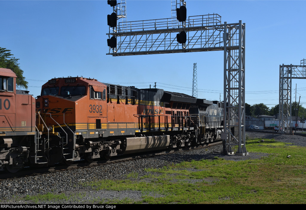 BNSF 3932